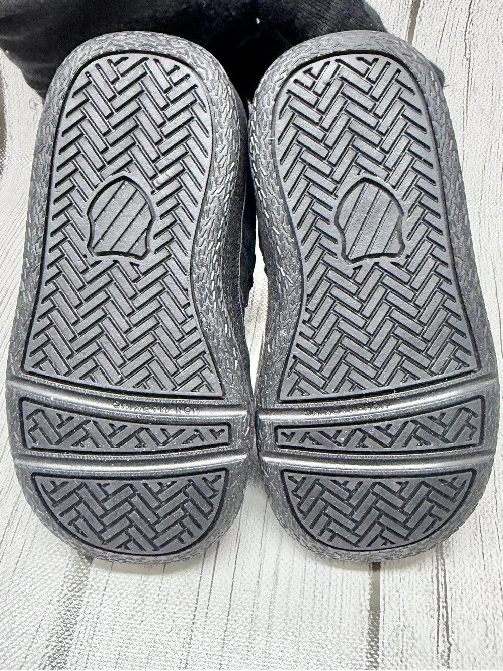 BRAND NEW SIZE 5 Black K-Swiss Classic VN Infant Sneakers